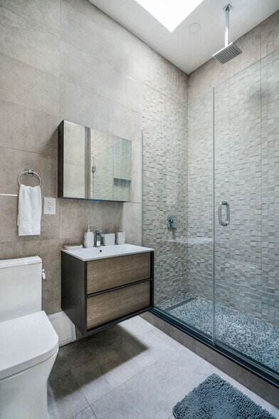 Building Photo - 317 E 78th St