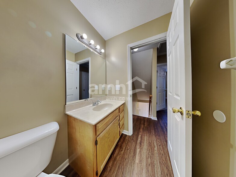 Building Photo - 2025 Apple Knoll Ln