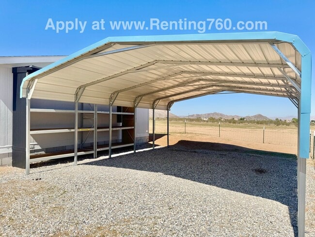 Building Photo - Huge 4 Bedroom Home!!