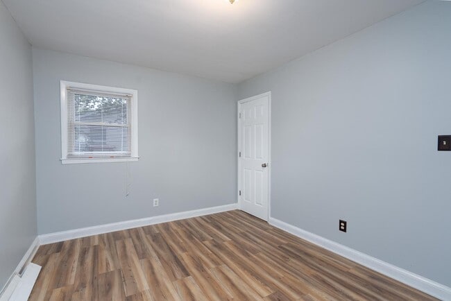 Building Photo - 113 Crestview Dr