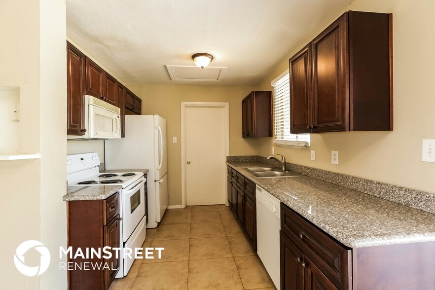 Building Photo - 3133 W Marshall Ave