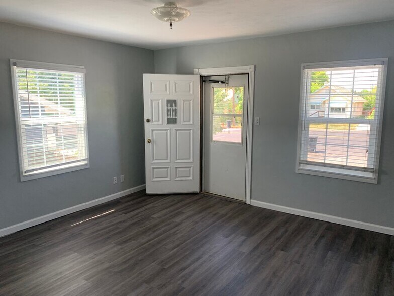Building Photo - 452 E 700 N
