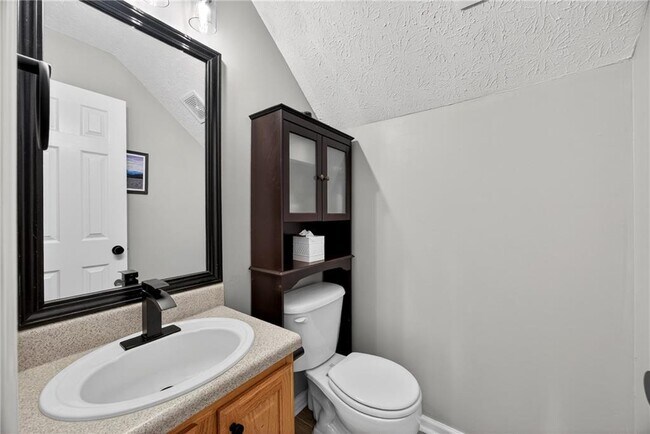 Building Photo - 9899 Vista Cir