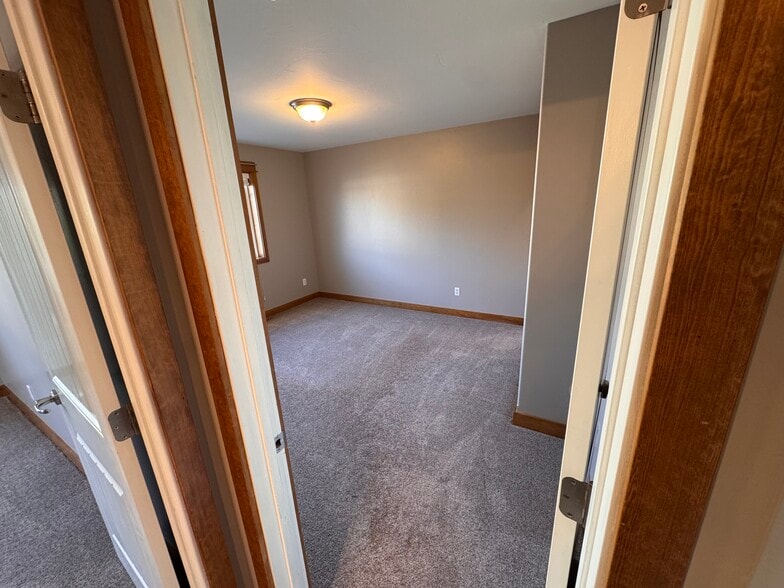 Bedroom 2 - 5485 Glenellen Dr