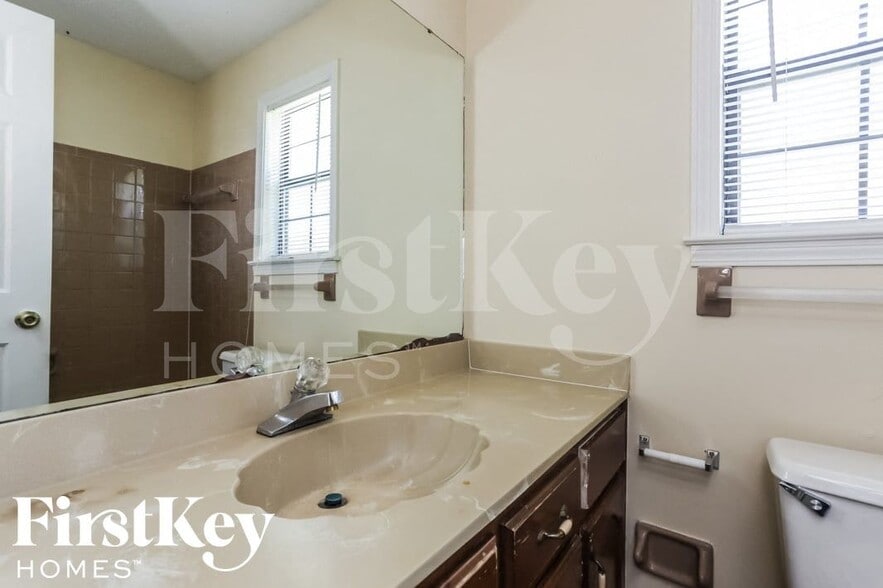 Building Photo - 4877 Summitridge Dr