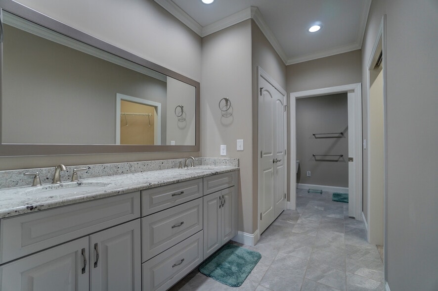 Master bathroom - 2335 Sylvia Court