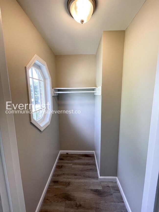 Building Photo - 901 Cimarron Ct