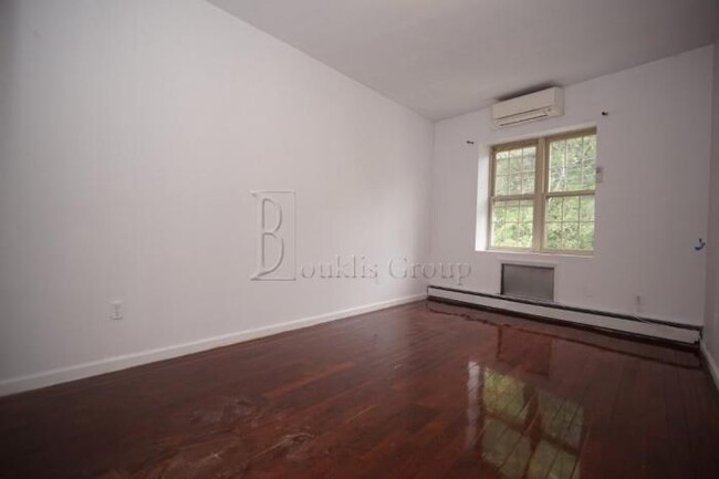 Building Photo - 3 bedroom in BRONX NY 10471