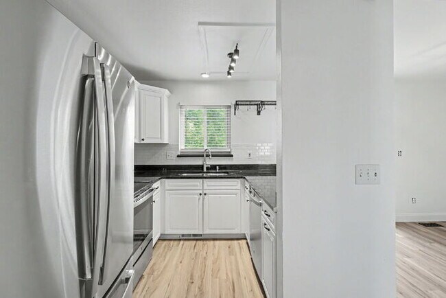 Building Photo - Move-In Ready 3-Bedroom Home with Modern Finishes Just Minutes from Fort Carson