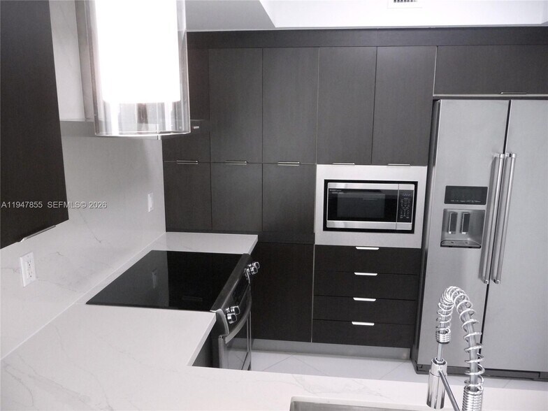 Building Photo - 250 Sunny Isles Blvd