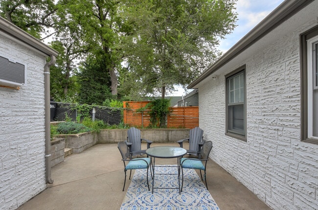 Building Photo - 2101 S 61st Ave