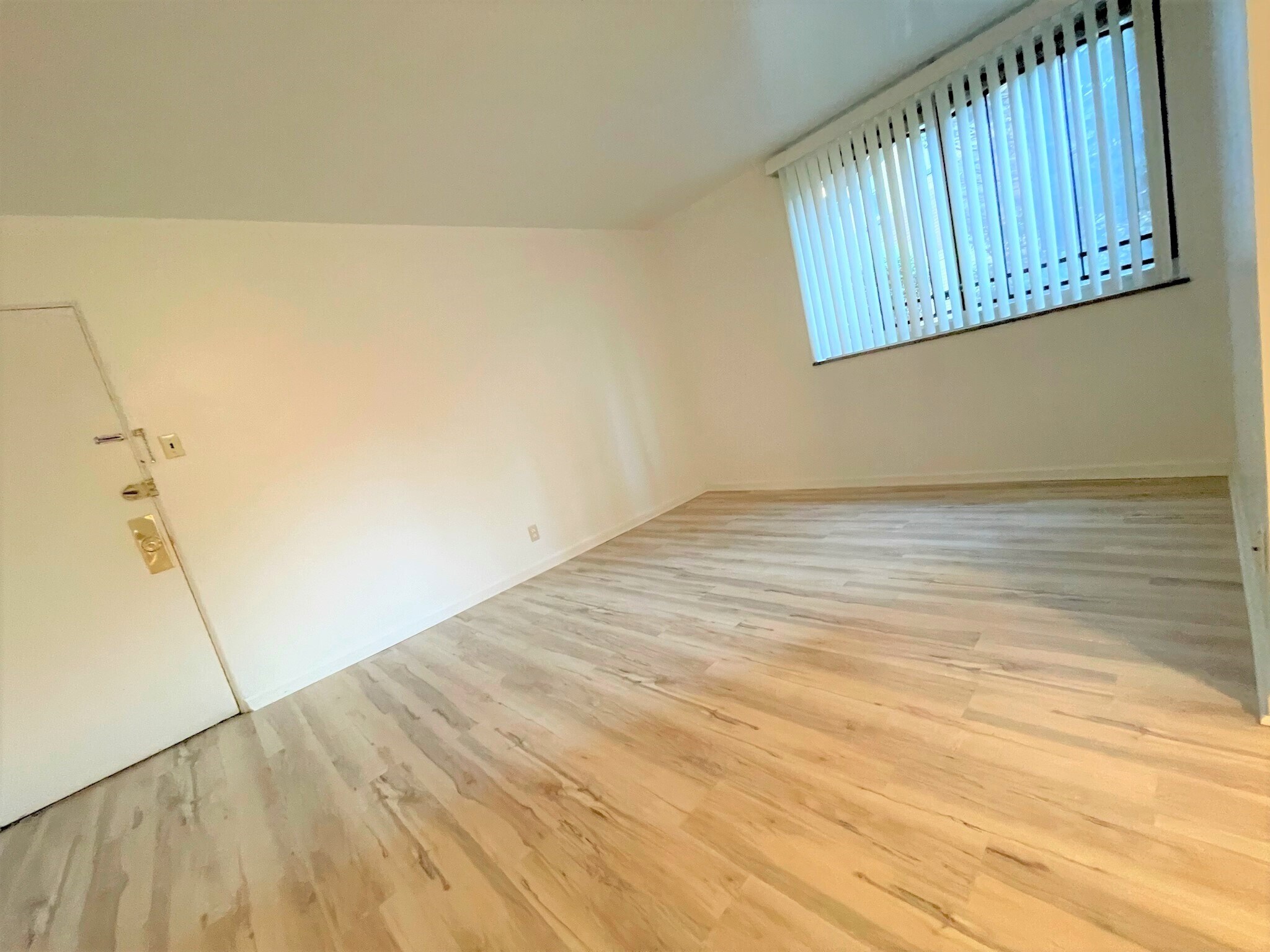 Building Photo - 5712 Phillips Ave