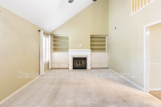 Building Photo - 208 Cottage Pl
