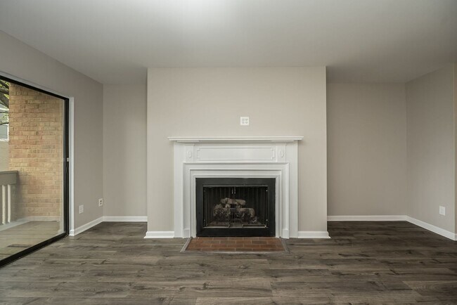Building Photo - Two Bedroom, 2 Bath Creve Coeur Condo