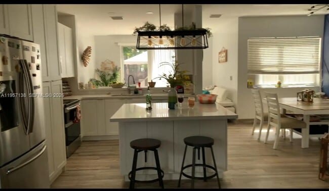 Building Photo - 7662 N Southwood Cir