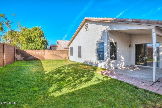 Building Photo - 9413 W Cinnabar Ave