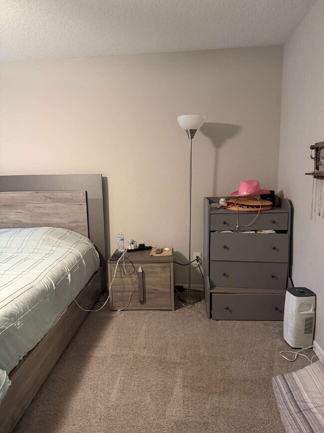 Building Photo - 7665 Jana Ln S