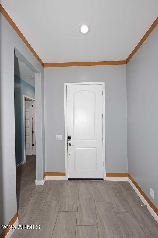 Building Photo - 2516 E King Bird Dr