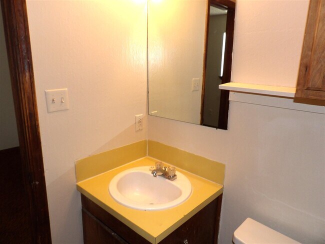 Building Photo - 1707 SW B Ave