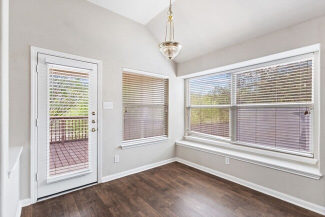 Building Photo - 1318 Coronado Blvd