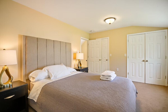 Building Photo - 808 W Broad St