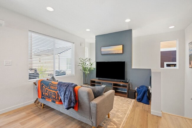 Building Photo - MODERN TWO STORY 2 BED/2 BATH IN BANNING LEWIS RANCH!