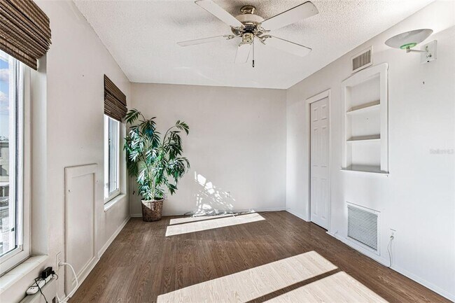 Building Photo - 2455 Finlandia Ln