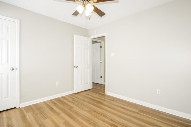 Building Photo - 4427 Pecan Creek Cir N