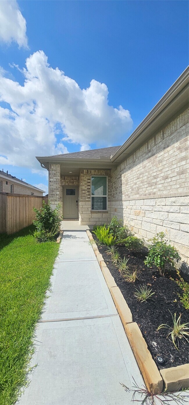 Building Photo - 29215 Farmhouse Ests Dr