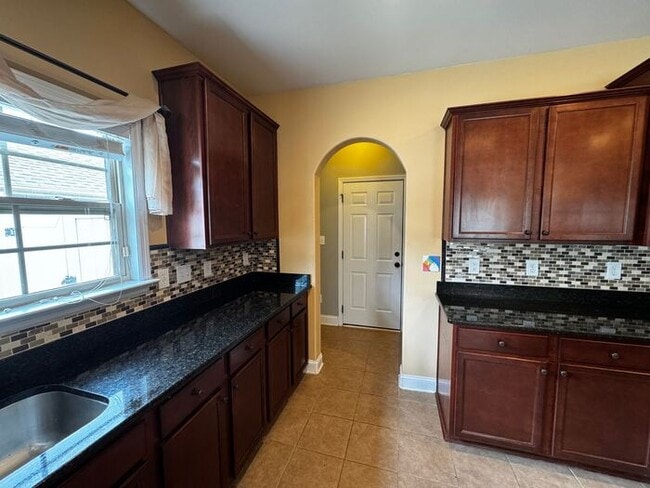 Building Photo - Near Redstone Arsenal Gate 1 with fence, storm shelter and AMAZING spa shower in primary suite