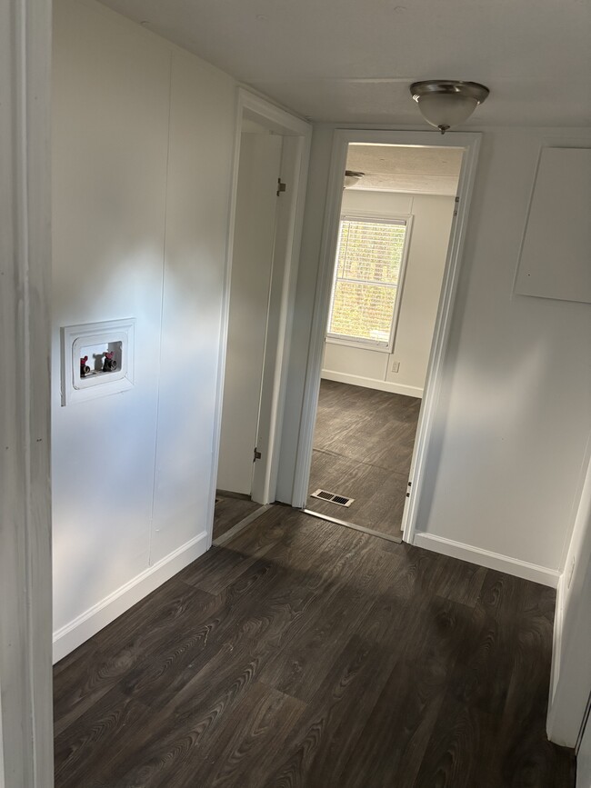 Building Photo - 527 Wancy Cir