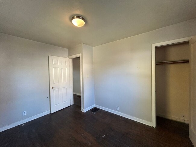 Building Photo - Charming 2-Bedroom, 1-Bathroom Home – $1,2...