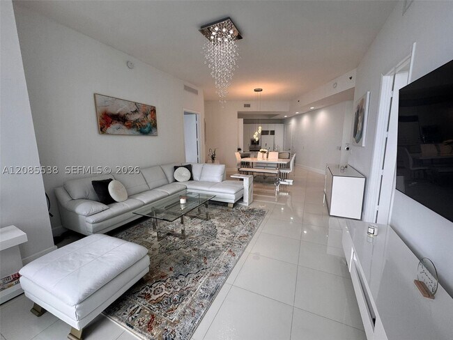 Building Photo - 15901 Collins Ave