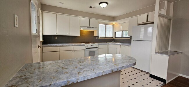 Building Photo - 1134-1138 N Akron St