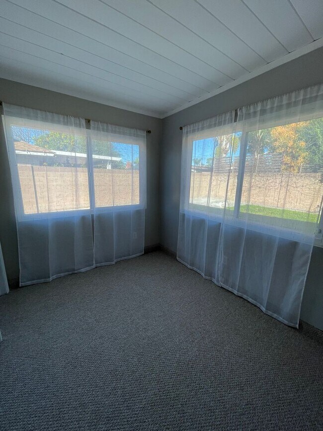 Building Photo - 3 Bedroom 2 Bathroom Home in Huntington Beach with Air Conditioning