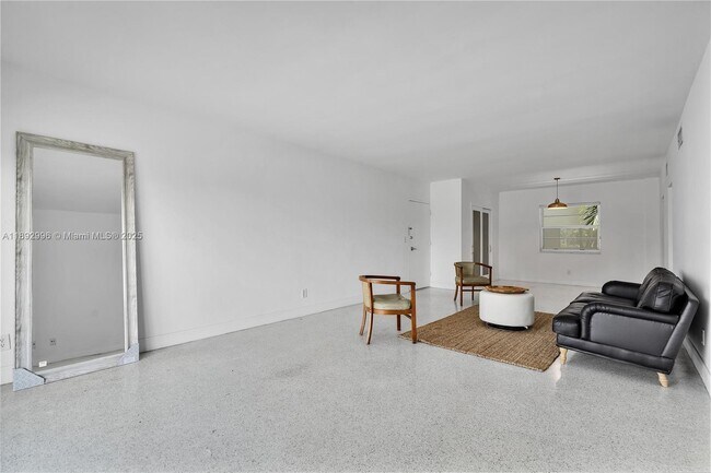 Building Photo - 9700 E Bay Harbor Dr