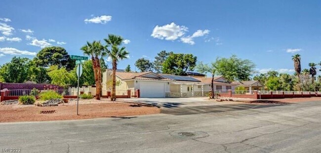 Building Photo - 2121 Rosanna St