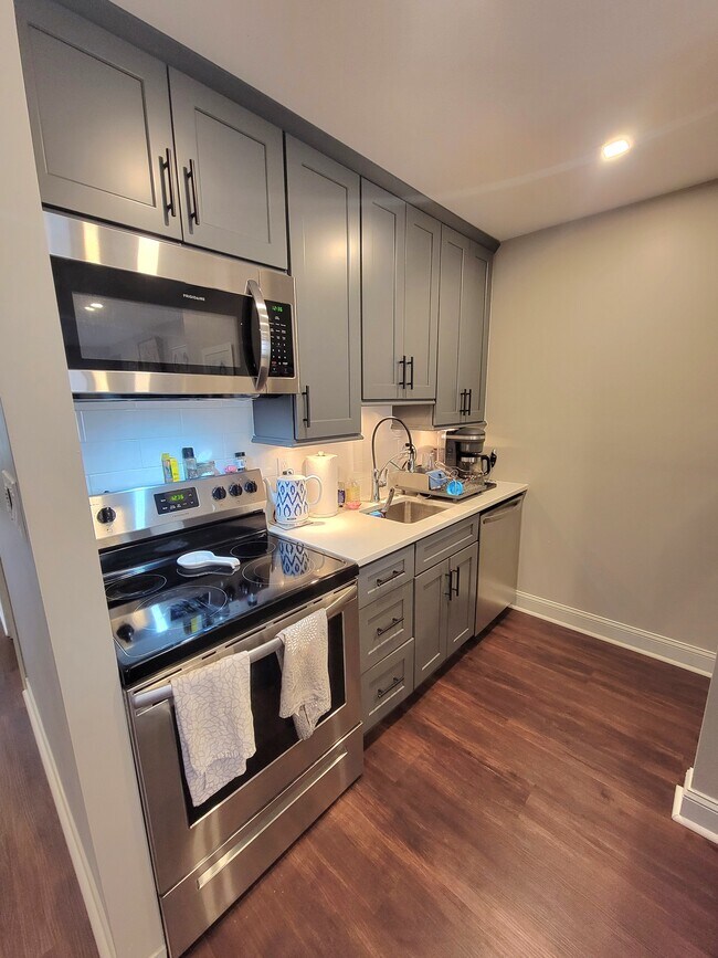 Building Photo - 23 Andrew Pl