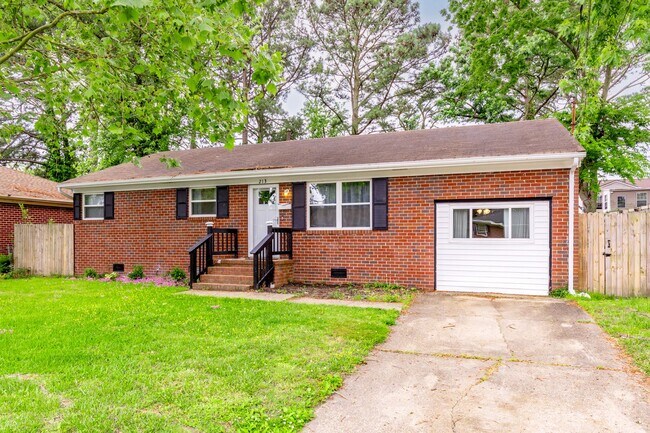 Building Photo - Charming 3-Bedroom Coastal Home in the Hea...