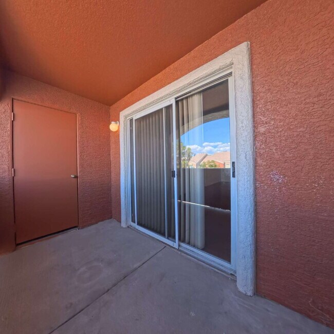 Building Photo - 2nd Level Specious One Bedroom Condo at Copper Sands!