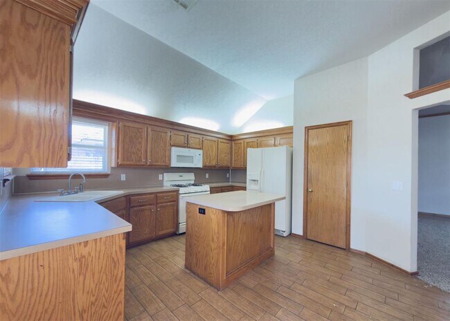 Building Photo - 1633 SW 32nd St