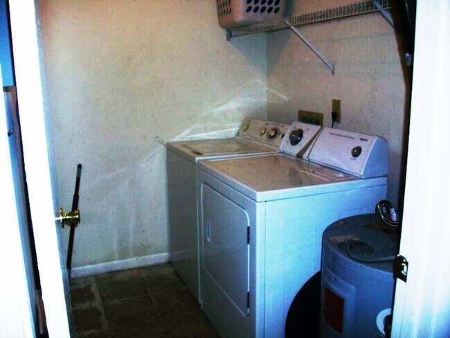 Building Photo - 102 Calhoun St