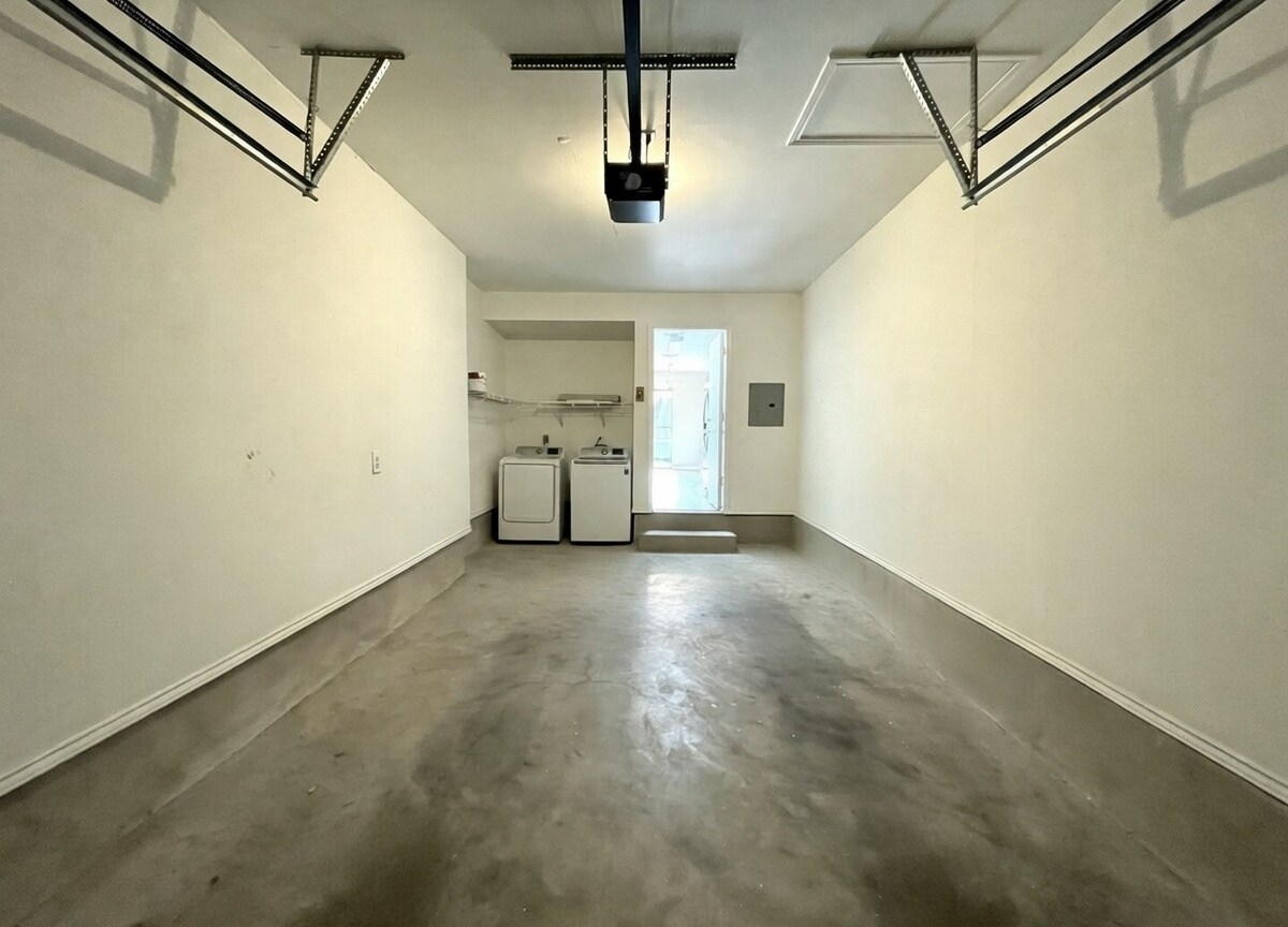 Building Photo - 6034 Gaelic