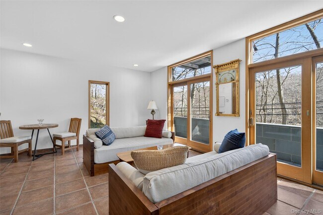 Building Photo - 428 Harbor Rd