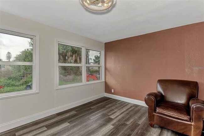 Building Photo - 304 San Carlos Ave