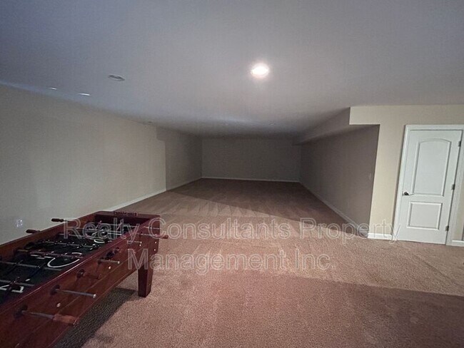 Building Photo - 4540 Pebble Lake Dr