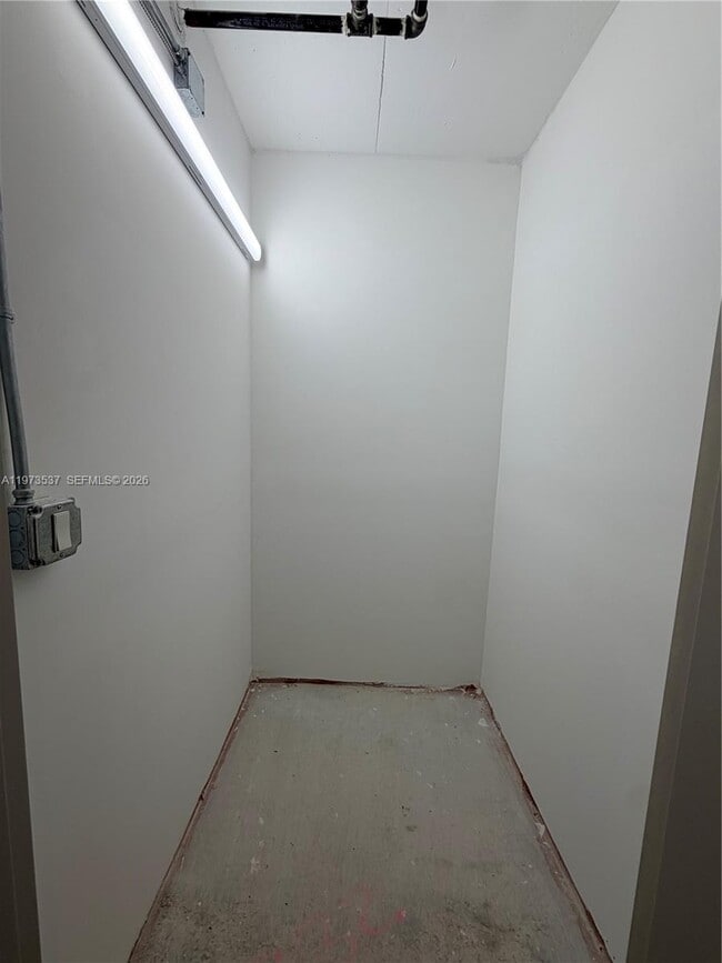 Building Photo - 9201 E Bay Harbor Dr