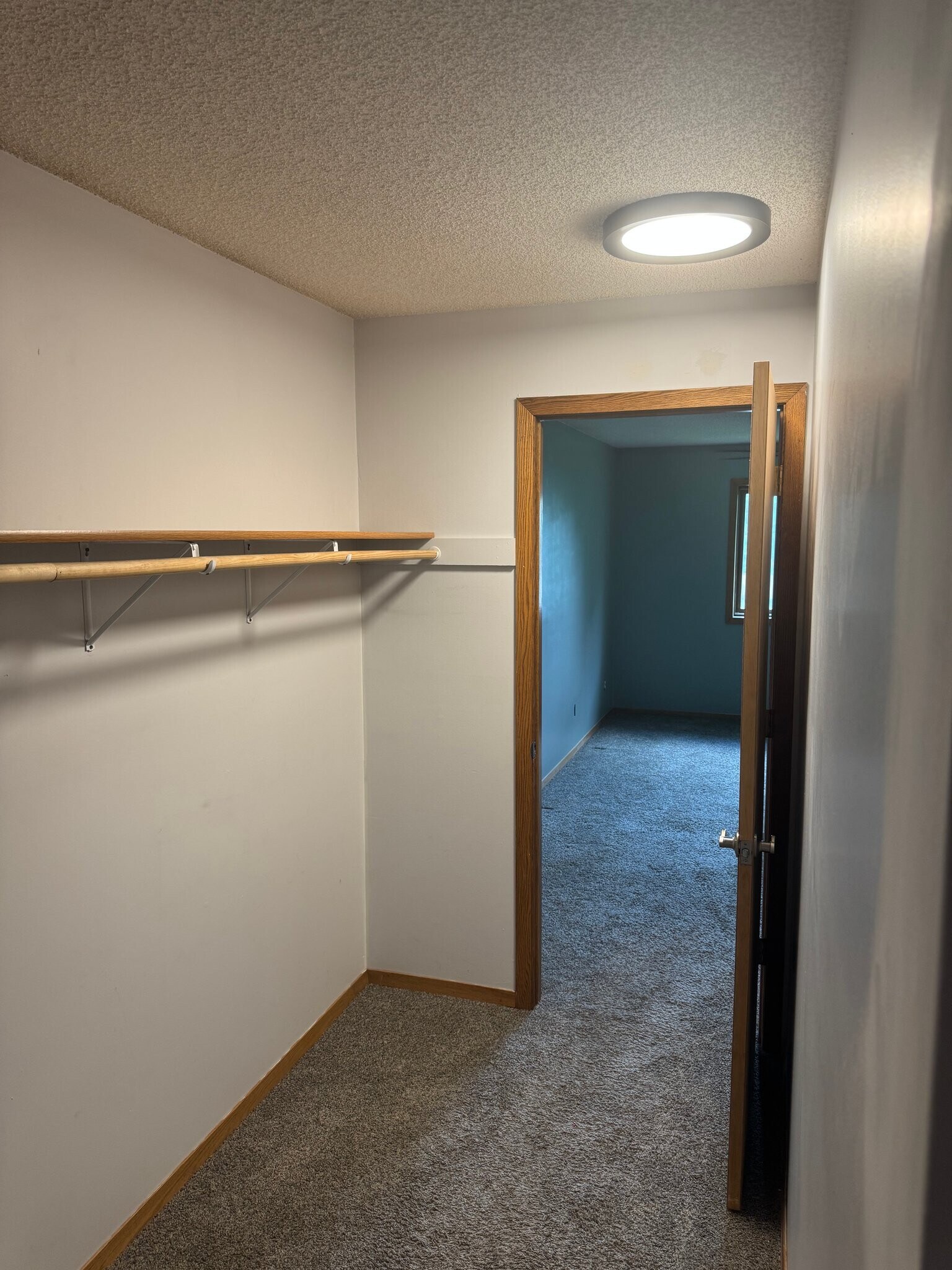 Building Photo - 11139 Edgewood Cir N