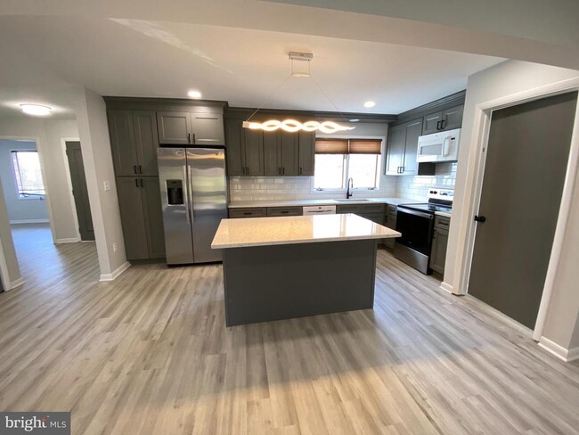 Building Photo - 117 Foxfire Dr