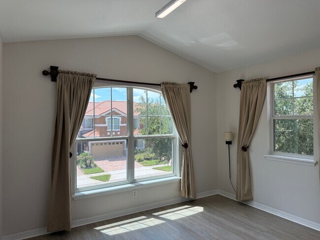 Building Photo - Come and Experience This Townhouse